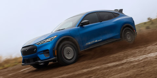 U.S. EV Industry Enters a Critical Adjustment Period: Are American Automakers Falling Behind Globally?